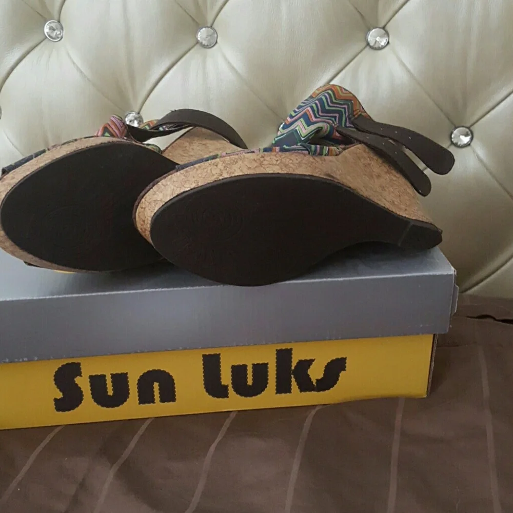 Size 8 beautiful wedge shoes